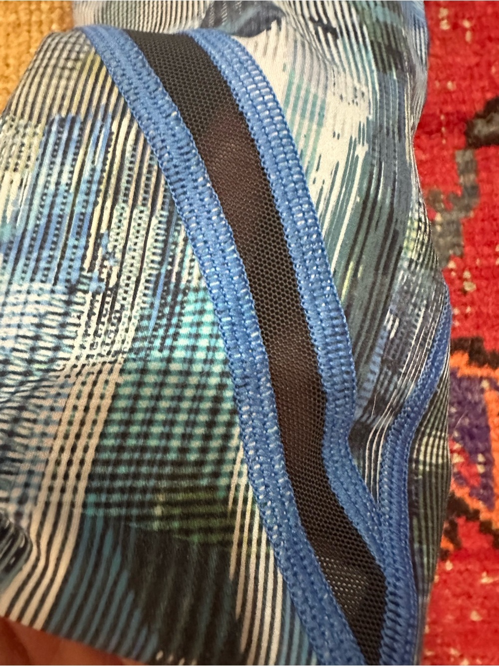LULULEMON blue print cropped sheer cut out sz 6 - worn once - Picture 4 of 10